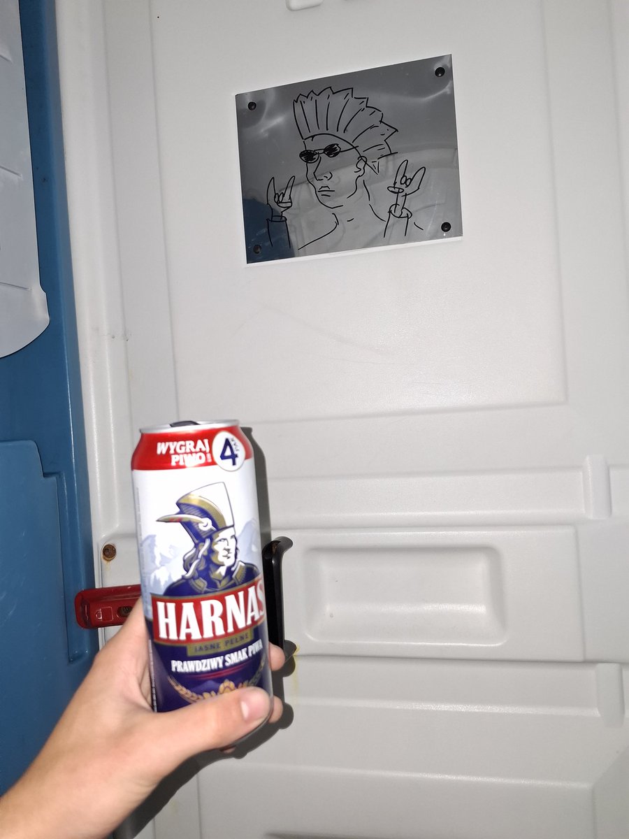 PZusso's tweet image. Sram i pije harnasia w toitoiu kocham życie