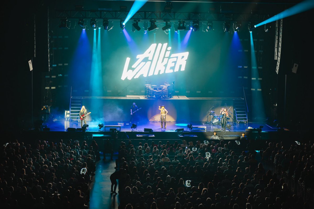 alliwalker's tweet image. A night to remember with the Queen of Country Pop 🤠 @ShaniaTwain 🙏