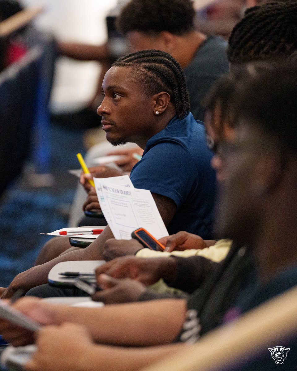GeorgiaStateFB's tweet image. Marketing your personal brand! ⚡️
We appreciate Georgia State Professor Tia Forbes for speaking with our student-athletes about the role personal branding and marketing play in the business world.
#LightItBlue | #NewAtlanta