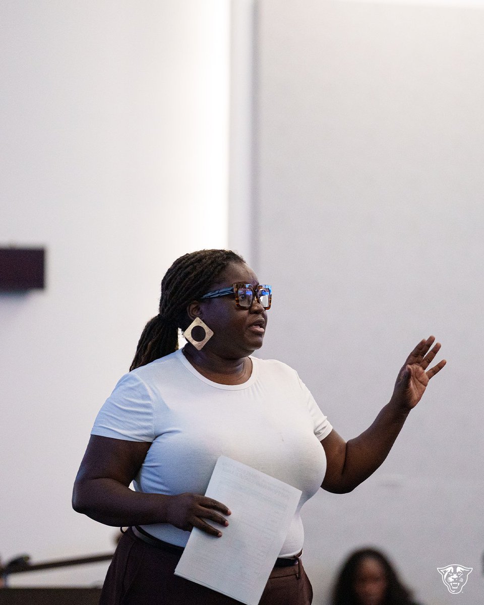 GeorgiaStateFB's tweet image. Marketing your personal brand! ⚡️
We appreciate Georgia State Professor Tia Forbes for speaking with our student-athletes about the role personal branding and marketing play in the business world.
#LightItBlue | #NewAtlanta