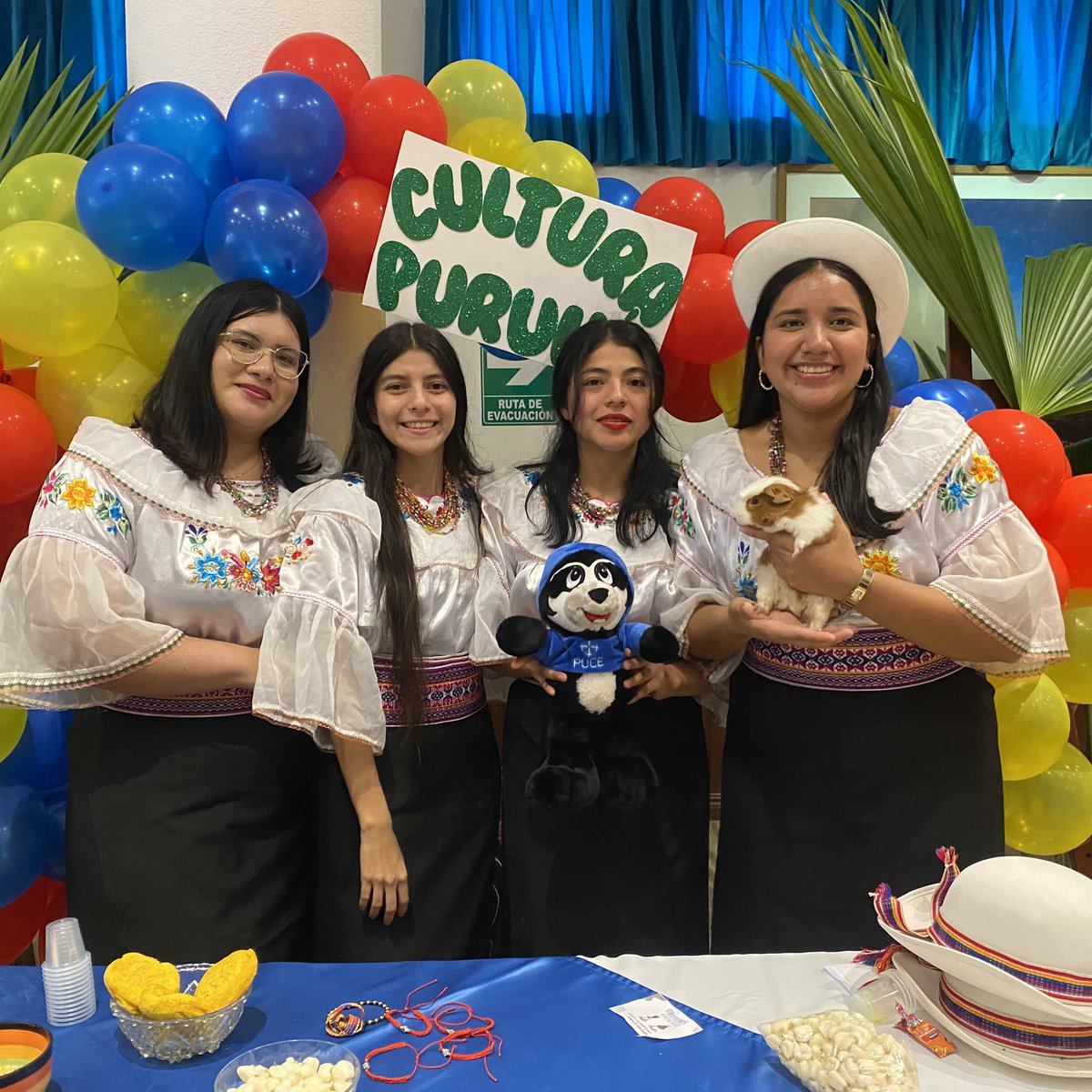 PUCE_StoDgo's tweet image. 🔵 Nuestros estudiantes de las carreras de #EducaciónBásica y #LaboratorioClínico del tercer semestre de la asignatura de #Contextos e #Interculturalidad desarrollan el evento: &quot;Viviendo la multiculturalidad y la diversidad&quot;, que tiene como objetivo dar a conocer la diversidad…