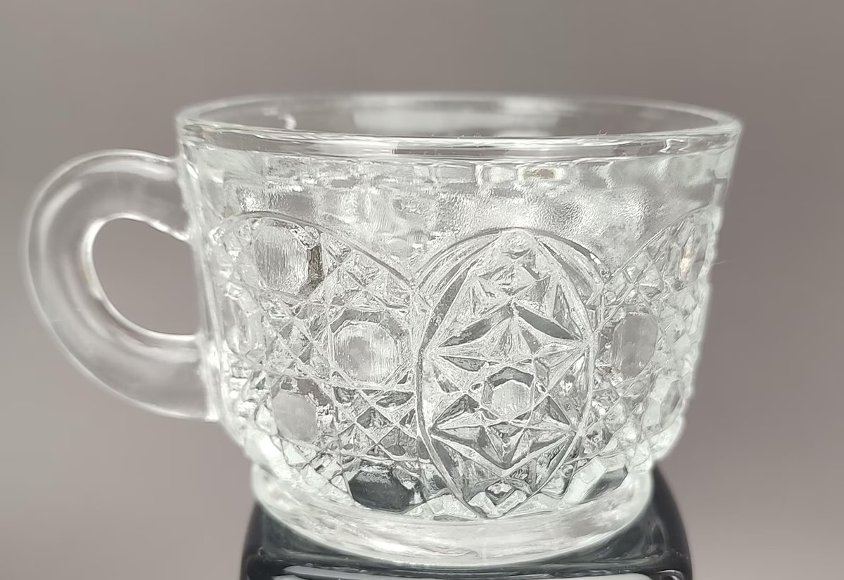 GrandesVtgShop's tweet photo. Vintage L E Smith Glass Daisy & Button Punch Bowl Cups, Set Of 2 ~ Clear Base Larger Pattern https://t.co/Y8Gpn6KJzR @Etsy @1RetweetMachine #PunchCup #LESmith https://t.co/Y2HbkFLVa7