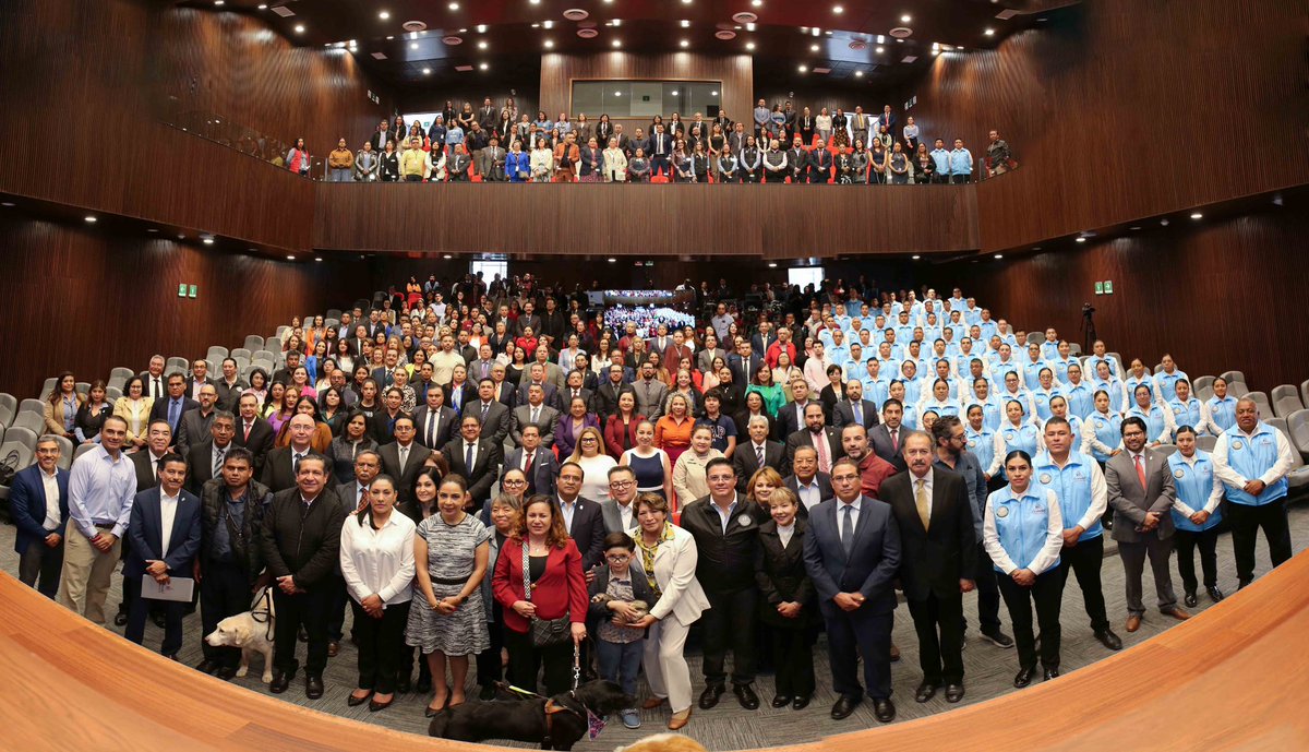 FernandoDiazJ's tweet image. La Gobernadora @delfinagomeza nos inspiró y acompañó para dar un paso histórico en el @PJEdomex al convertirnos en el primer Tribunal del país en permitir y regular la entrada de perros guía, animales de asistencia, apoyo emocional y compañía a nuestros edificios, con el programa…