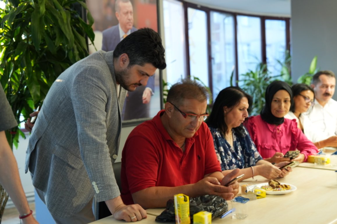 AK Parti Bağcılar (@akbagcilar) on Twitter photo Sosyal Medyada Etkinliğimizi Artırıyoruz;
İl Tanıtım Medya biriminden Sn. <a href="/UmitSanlav/">Ümit Sanlav</a> ‘n sunumuyla gerçekleşen “Etkili Sosyal Medya Kullanımı” seminerinde;
3 kademe Tanıtım Medya birim sorumlularımızla bir araya geldik.
Hedefimiz; sahada ve dijitalde daha güçlü olmak. Sosyal Medyada Etkinliğimizi Artırıyoruz;
İl Tanıtım Medya biriminden Sn. <a href="/UmitSanlav/">Ümit Sanlav</a> ‘n sunumuyla gerçekleşen “Etkili Sosyal Medya Kullanımı” seminerinde;
3 kademe Tanıtım Medya birim sorumlularımızla bir araya geldik.
Hedefimiz; sahada ve dijitalde daha güçlü olmak.