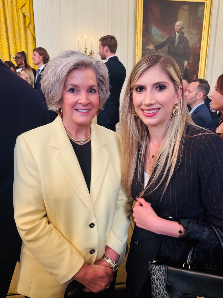 KiprilovNicole's tweet image. Meeting @SusieWiles - the greatest Chief of Staff in American political history - was an absolute honor. She’s been a role model and inspiration to me for years. 🇺🇸
