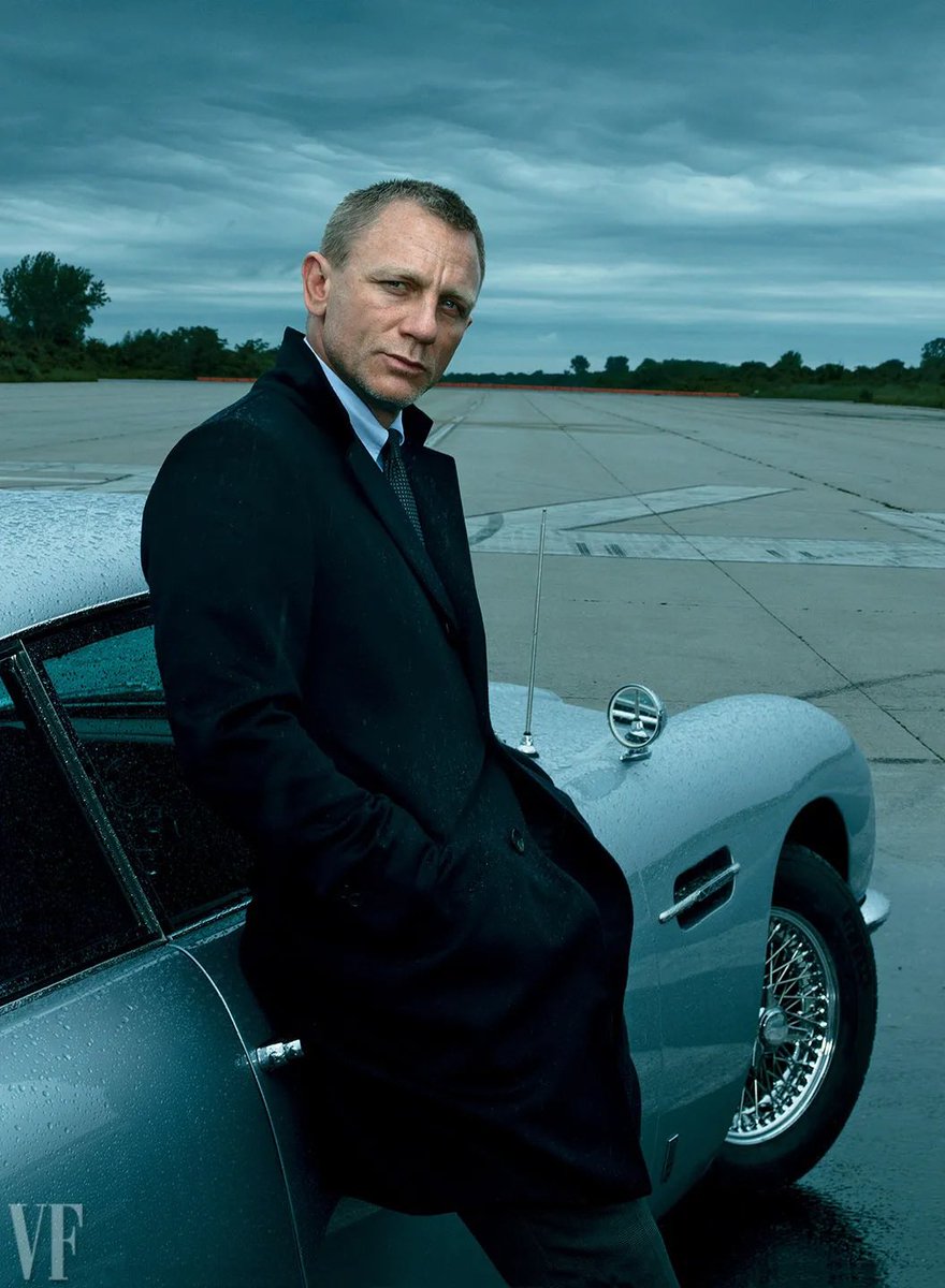 KevBot_007's tweet image. The weekend is finally here. Time for some R&R. Have a good one, folks.
#JamesBond ⚪️⚪️⚪️🔴