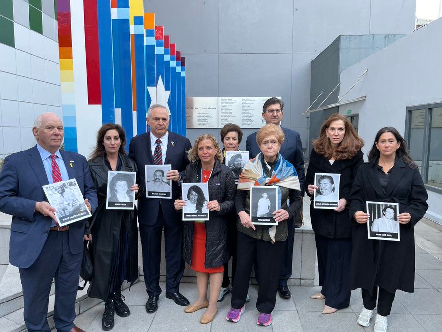RepDWStweets's tweet image. 31 years ago, an Iran-backed terror attack killed 85 people & injured hundreds at the AMIA Jewish Center in Argentina. None of the perpetrators have faced justice.
I led my fellow Latino-Jewish Caucus co-chairs in a resolution to honor the victims' memory & demand justice.
