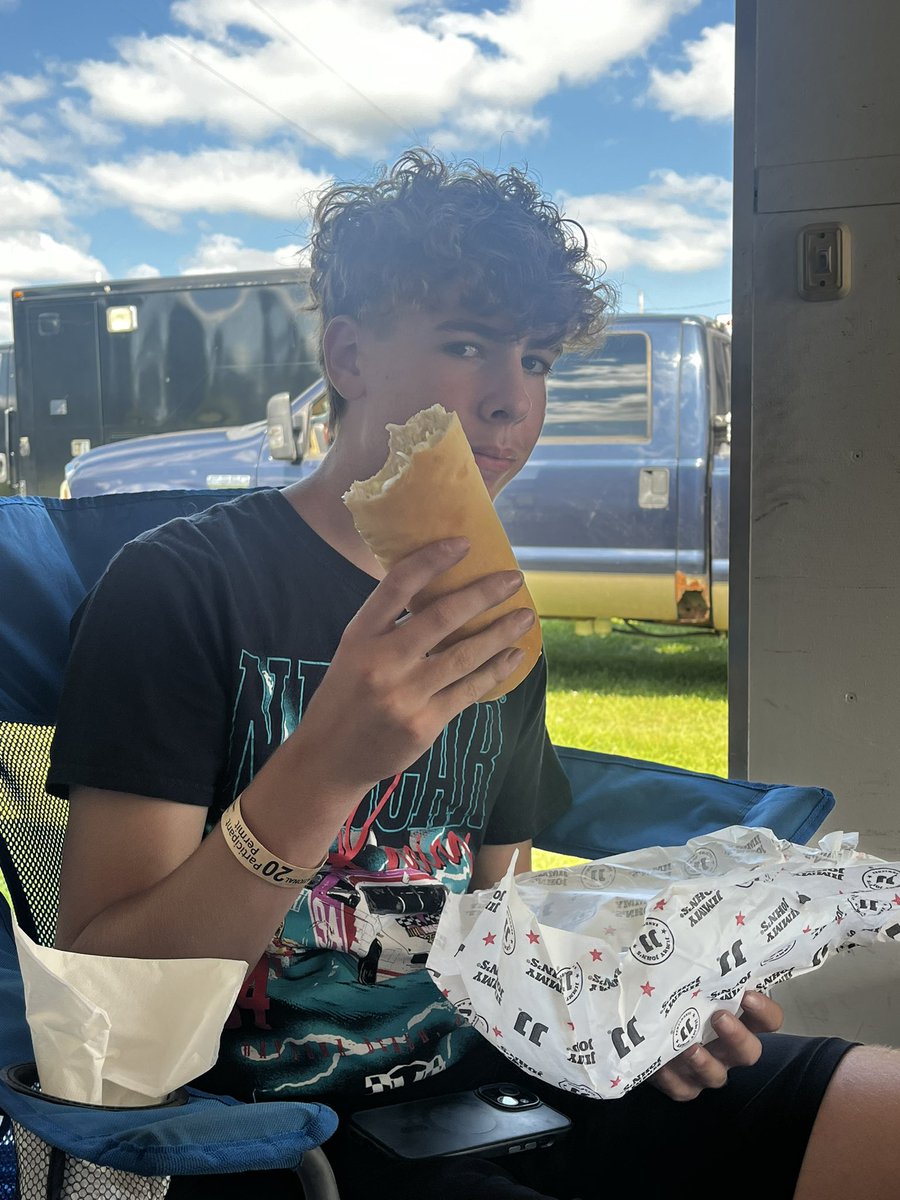 megan nilson tweet media