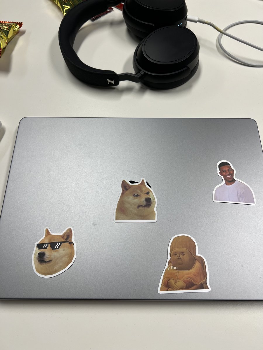 Stickers on laptops yes or no?👀