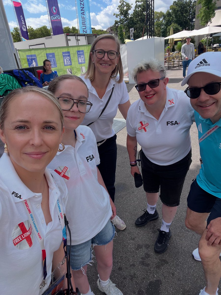 Volunteers meeting volunteers 😎

Huge thanks to all the #weuro2025 volunteers across all organisations.

And thanks to the ZuriFanZone team for agreeing to our stage presence 

#lionesses #england #byfansforfans #weuro2025
