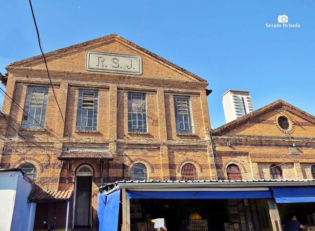 Carabutim's tweet image. 💡Vou lançar a ideia: E se o pátio do Pari virasse um tipo #TimeOutMarket como o mercado da Ribeira de Lisboa?  #vivacentro #pmsp #CentroHistórico #restaurantesSp #gastronomia 
Já chega de camelódromos