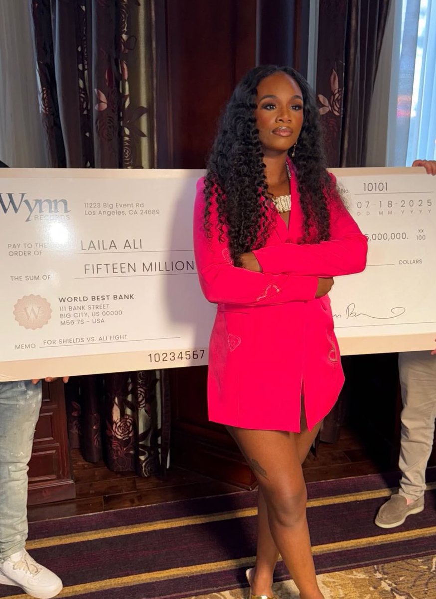 BoxingKingdom14's tweet image. Claressa Shield’s with the $15M Cheque addressed to Laila Ali 👀