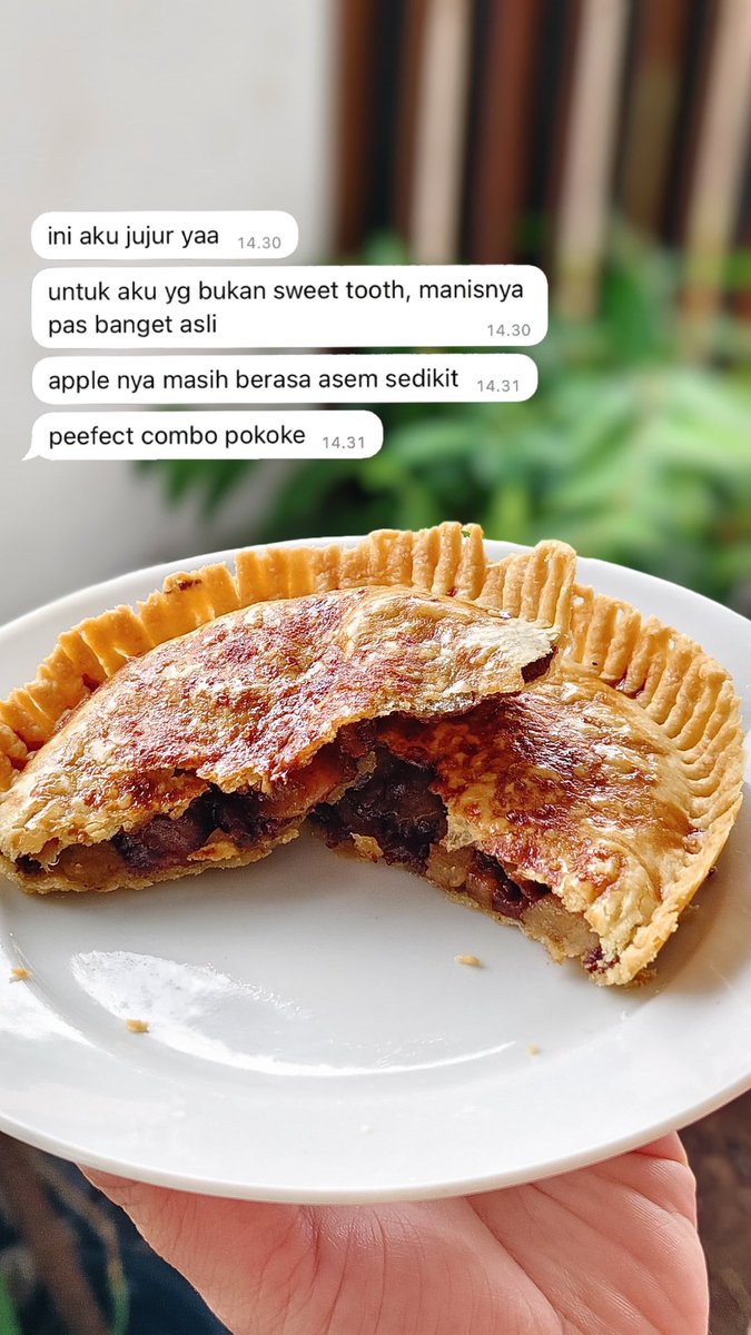 Ehaaaii, dari Jogja yang udaranya lagi adem-ademnya..
Sekarang pie-nya Gendhis Keuken selain Chicken Mushroom ada Apple juga loh! Cocok banget dua-dua itu buat udara yang lagi dingin terus ginii ♥️
Yuk?

📱 wa.me/62811809111
 IG bit.ly/3fDS9FN