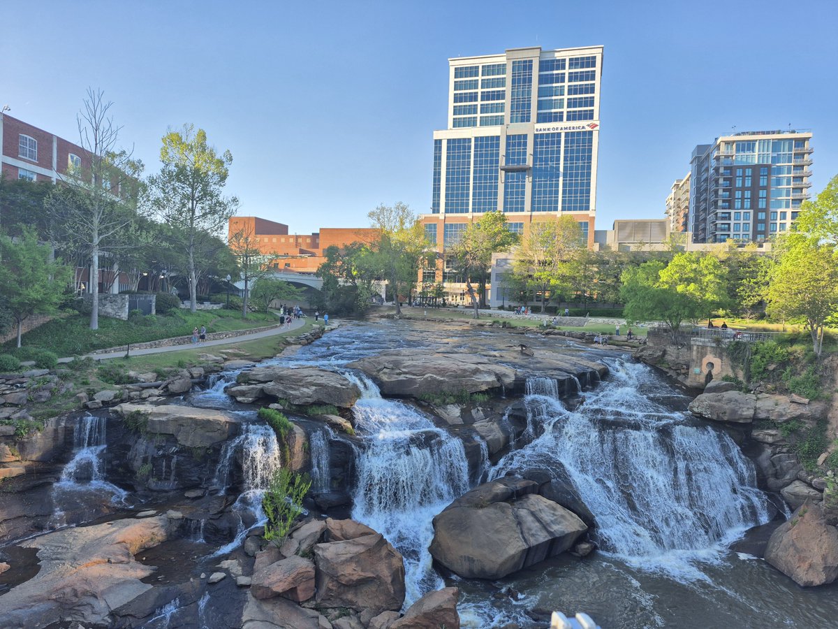For those who don't know, I moved from the Harrisburg, Pa area to Greenville County in late May. charlestonbusiness.com/greenville-cha…
I'm loving trying a new restaurant every week and writing about new ones in Greenville for SC Biz News. #yeahthatgreenville