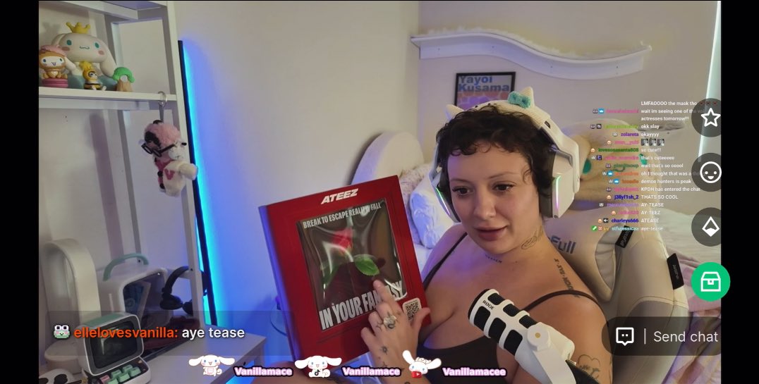 ry_loafing's tweet image. VANILLAMACE GOT ATEEZ PR???