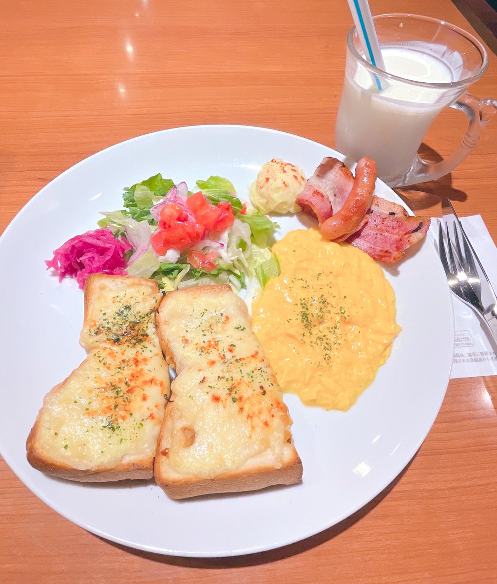 sky_hima26's tweet image. 土曜日おはようございます🔅
3連休初日 #モーニング 𓂃☕️𓈒𓂂♡

#びっくりドンキー 
🍽️ドンキースペシャルブレックファスト🥪
チーズトースト＆スクランブルエッグ𝕊𝕖𝕥🍳⋆*
ドリンクはヨーデルにしてみました🍼🐮

今日はお散歩ショッピング楽しみます♪̆̈
皆様も良い休日を🍀⟡.*