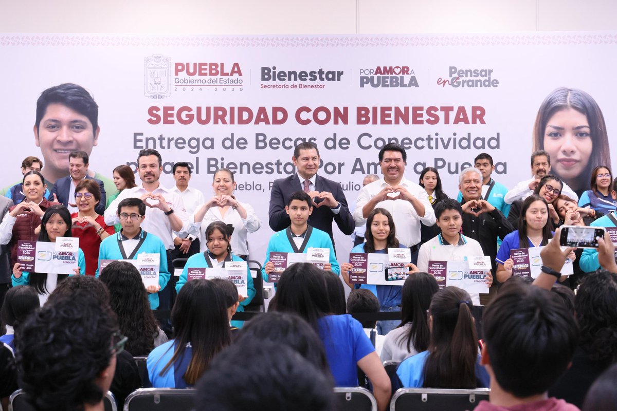 victorcabreramx's tweet image. 🎓📱 El gobernador Alejandro Armenta y la rectora Lilia Cedillo entregaron Becas de Conectividad para el Bienestar. Más de 79 mil jóvenes poblanos serán beneficiados. ¡La educación digital es una realidad en Puebla!
#EducaciónConectada #PueblaAvanza #AlejandroArmenta #BUAP…
