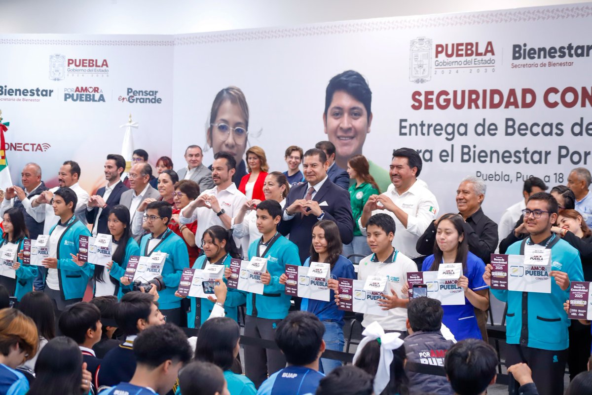 victorcabreramx's tweet image. 🎓📱 El gobernador Alejandro Armenta y la rectora Lilia Cedillo entregaron Becas de Conectividad para el Bienestar. Más de 79 mil jóvenes poblanos serán beneficiados. ¡La educación digital es una realidad en Puebla!
#EducaciónConectada #PueblaAvanza #AlejandroArmenta #BUAP…