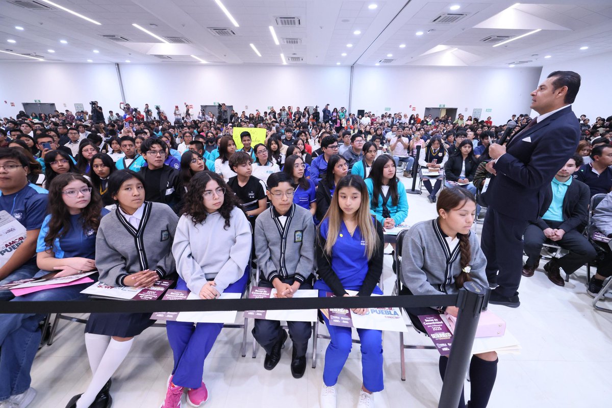 victorcabreramx's tweet image. 🎓📱 El gobernador Alejandro Armenta y la rectora Lilia Cedillo entregaron Becas de Conectividad para el Bienestar. Más de 79 mil jóvenes poblanos serán beneficiados. ¡La educación digital es una realidad en Puebla!
#EducaciónConectada #PueblaAvanza #AlejandroArmenta #BUAP…