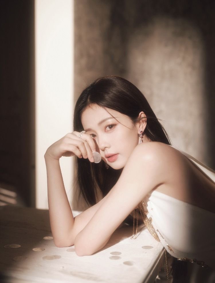 solpran's tweet image. ᅠ

Adelys, 1992

Full-time 𝘳𝘦𝘴𝘦𝘢𝘳𝘤𝘩𝘦𝘳, part-time 𝘵𝘳𝘰𝘱𝘩𝘺 𝘸𝘪𝘧𝘦 in society gossip. 
How ‘bout you? 
What’s the most misunderstood thing about you?

ᅠ