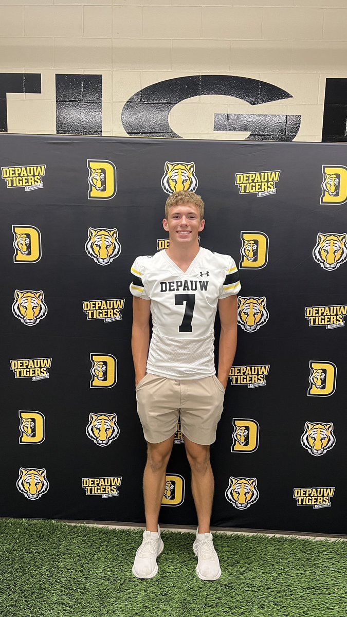 C_Richards_7's tweet image. Thank you @CoachDHyatt for having me up for a visit today. I had a great experience and I’m excited to be back in the fall.@qbdietz @DePauwTigersFB 

@Castle_Football