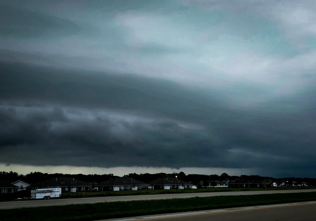 MetzStormMedia's tweet image. Severe storm in Marshall, MN just now! 7/18/25 around 8:15pm.
#mnwx #storm