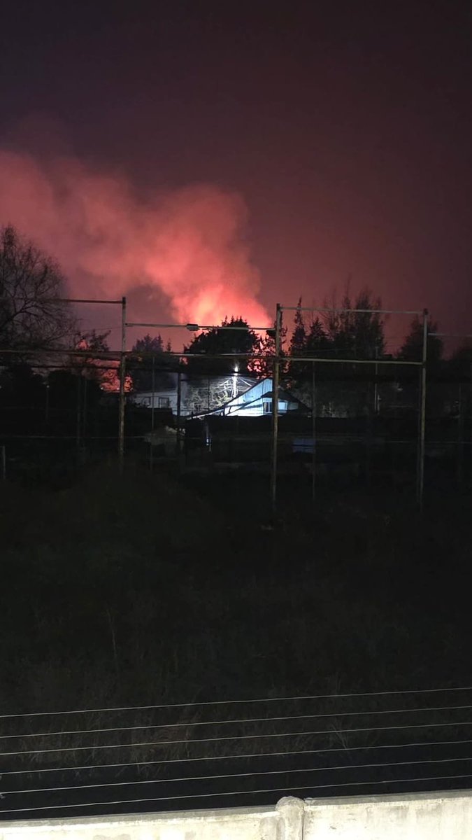 LUIS@REPORTESCHILE 🇨🇱 (@louisvasquez23) on Twitter photo INCENDIO ESTRUCTURAL EN CHILLÁN VIEJO CALLE LAS CANOAS CON CONDE DE MAULE POR FUEGO EN CASA HABITACIÓN CON PELIGRO DE PROPAGACIÓN A VIVIENDAS COLINDANTES.
EN DESARROLLO
<a href="/biobio/">BioBioChile</a>
<a href="/fdo2000/">IEC-180 CONTROL STGO</a> INCENDIO ESTRUCTURAL EN CHILLÁN VIEJO CALLE LAS CANOAS CON CONDE DE MAULE POR FUEGO EN CASA HABITACIÓN CON PELIGRO DE PROPAGACIÓN A VIVIENDAS COLINDANTES.
EN DESARROLLO
<a href="/biobio/">BioBioChile</a>
<a href="/fdo2000/">IEC-180 CONTROL STGO</a>