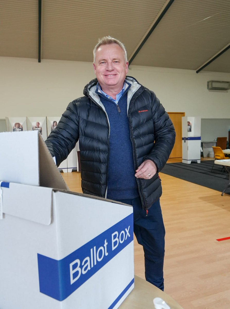 jeremyrockliff's tweet image. A vote for the blue team and a vote to get on with it. Please vote Liberal 1-7 💙