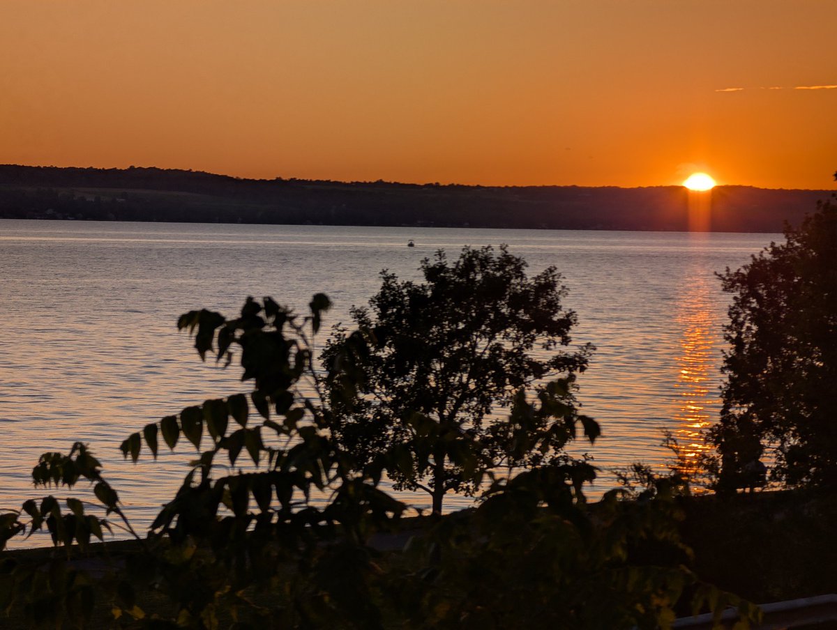 brianptrager's tweet photo. Beautiful sunset at Seneca Lake!  I'm blessed to have the opportunity and ability to enjoy this moment. #SLR https://t.co/6LbZc9WCcb