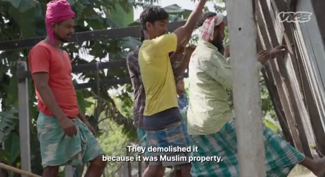 invadethesky3's tweet image. Muslims in Assam are forced to demolish their OWN HOUSE with their own hands, where they've been living from ages
ghar todne ka maqsad insaan ko lachaar kar dena hai, bunyadi zarooriyat cheen lene se insaan bebas ho jata hai. Ye musalmanon ko is qadar todna chaahte hain.
#Assam