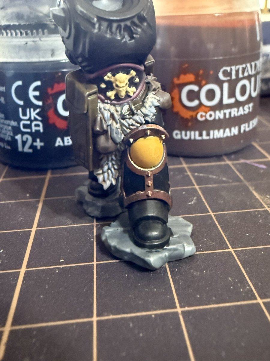 ウルフプリースト、塗装中…