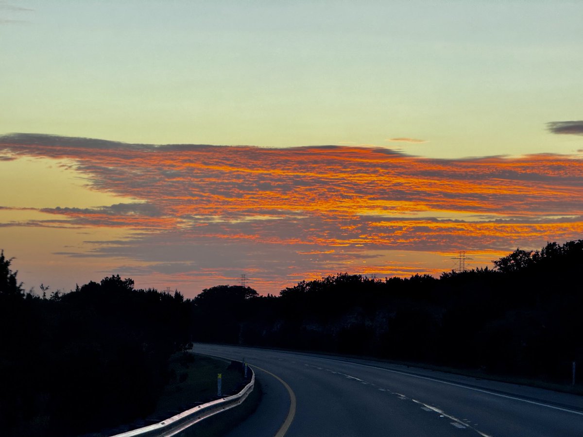 FelixSchlang's tweet image. Sky on fire above west Texas. What a beautiful country. 🇺🇸