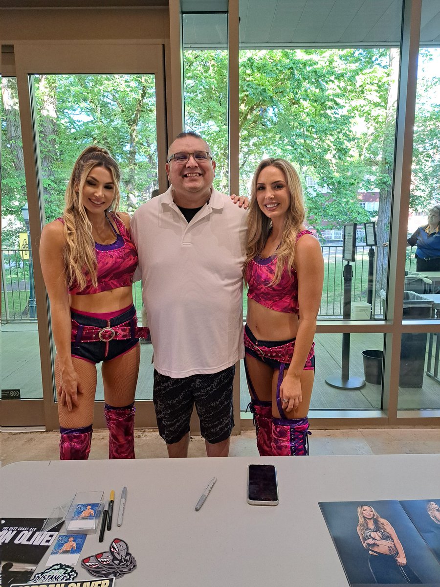 NWEXPOSED's tweet photo. @WrestlePrestige #CombatClash2025 #ToniStorm #TheIIconics #TheIInspiration #MattCardona #CoraJade #ElaynaBlack https://t.co/cxWnea5LuU