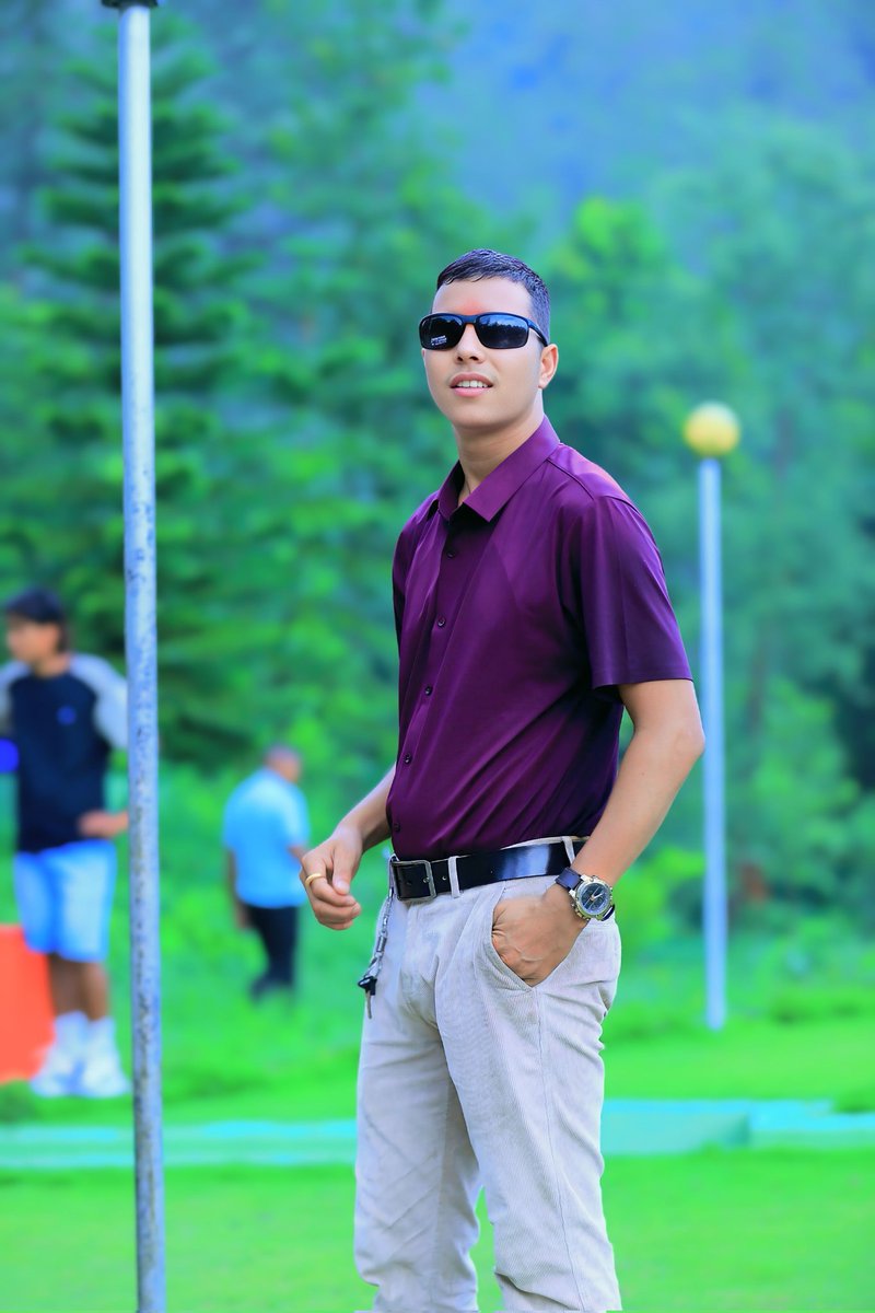 फलहरूले भरिएको वृक्ष झुक्छ, बादल पानीले भरिएपछि धरतीमा वर्षिन्छ। त्यसैगरी सज्जन मानिसहरू पनि सम्पन्न भएर पनि विनम्र हुन्छन्। झुक्नु, नम्र हुनु असल, परोपकारी, मानवताप्रेमी मानिसहरूको लक्षण हो।❤😊