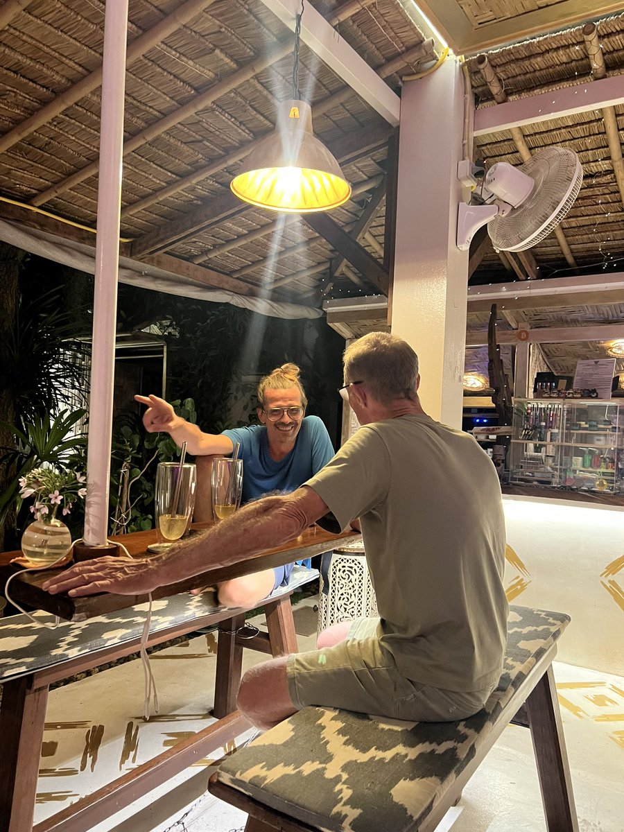 realhardmoney's tweet image. "Now we walk Satoshi's path together."
Threw a crazy little Bitcoin Social this week. And people actually showed up! It was great night. I Spoke with a couple women from different backgrounds that had some previous knowledge/ interaction with Bitcoin, but didn't really knowโฆ