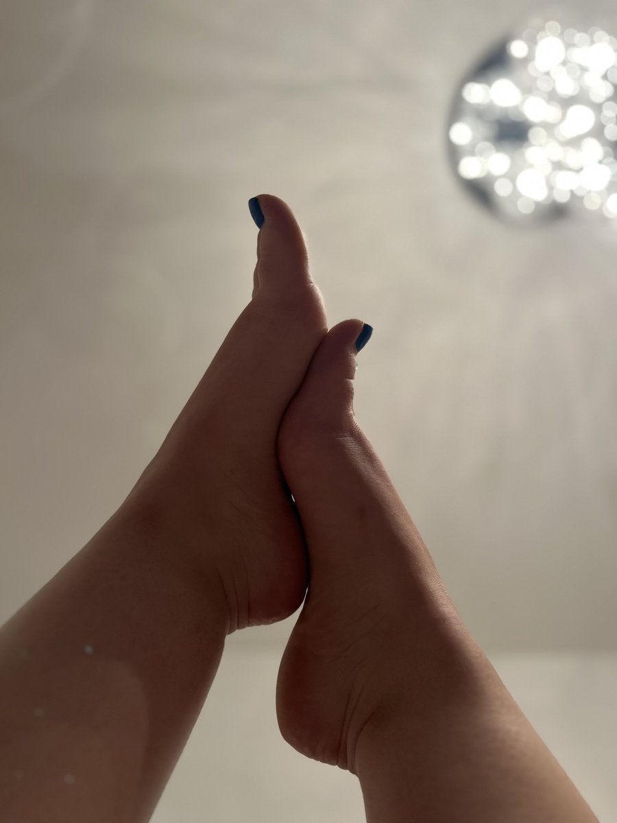 fluffmufff's tweet photo. Who is looking for telegram calls👀 

Payment via throne only x

#feetworshi̇p #footfetısh #prettytoes https://t.co/tu0JsyURPM