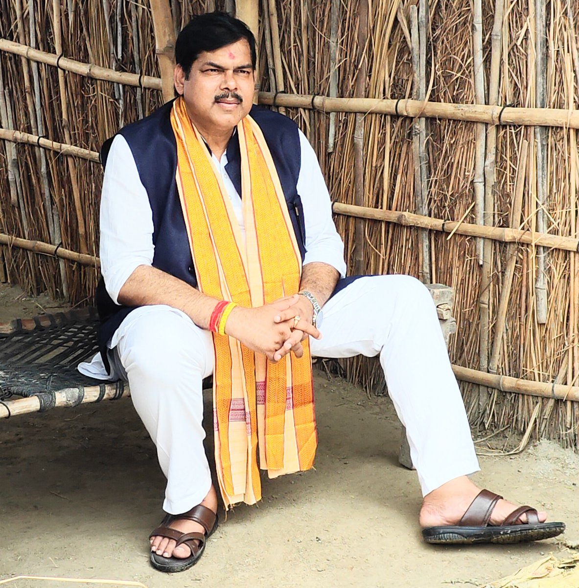बैकुंठपुर की गलियां-बैकुंठपुर के गांव,
सुबह-शाम, गांव- गांव, पांव- पांव.....

फिर से #NDA सरकार लाना है ।
विकसित बिहार बनाना है।।

#TransformingBihar #NDATransformingBihar 
#NDA4Bihar 
#baikunthpur