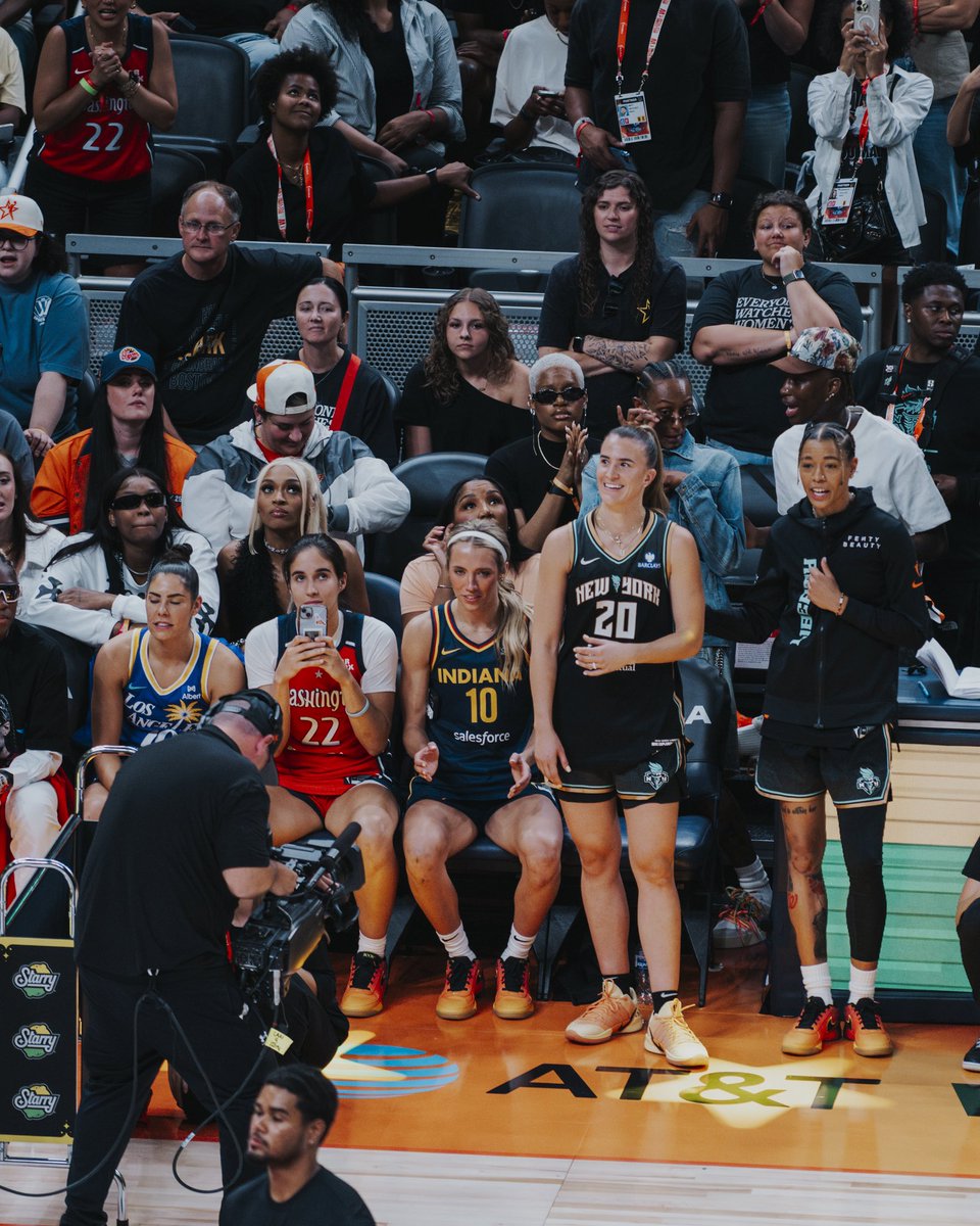 👀 Sonia waiting on that Venmo notification