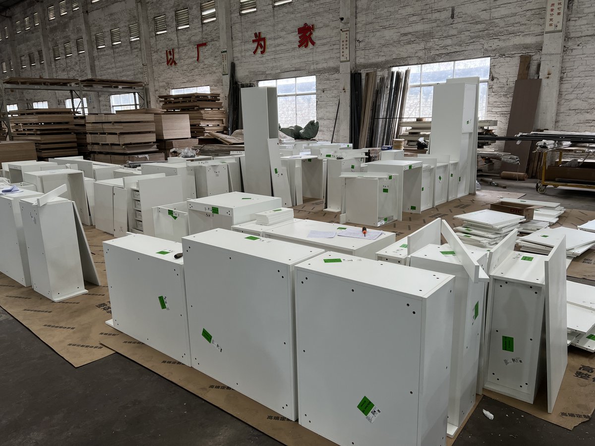 Cavio_2011's tweet image. In our factory, every panel holds craftsmanship for “home”💪
Standardized production + strict QC—cabinets - to - be become storage/aesthetic heroes for thousands of homes
Turning factory rigor into your home’s texture✨

#HomeMaterials #FactoryQuality #CraftedForHome