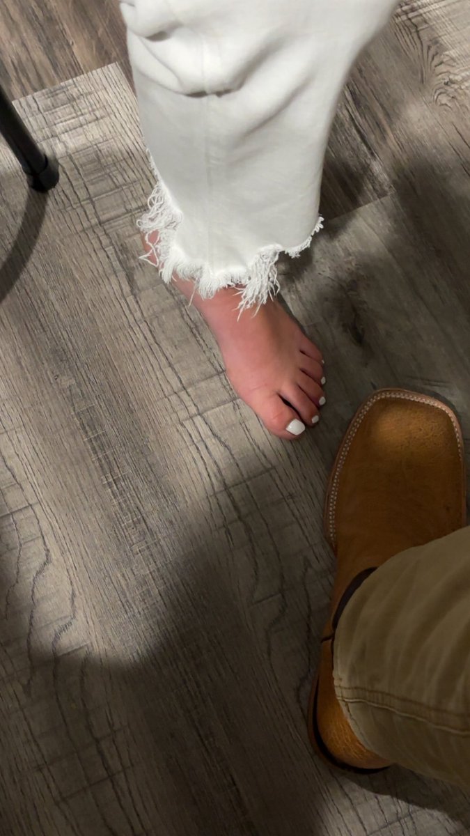 Johncotten99's tweet photo. Y’all know I love me some white toes #damnnn https://t.co/MSjpiuUGZM
