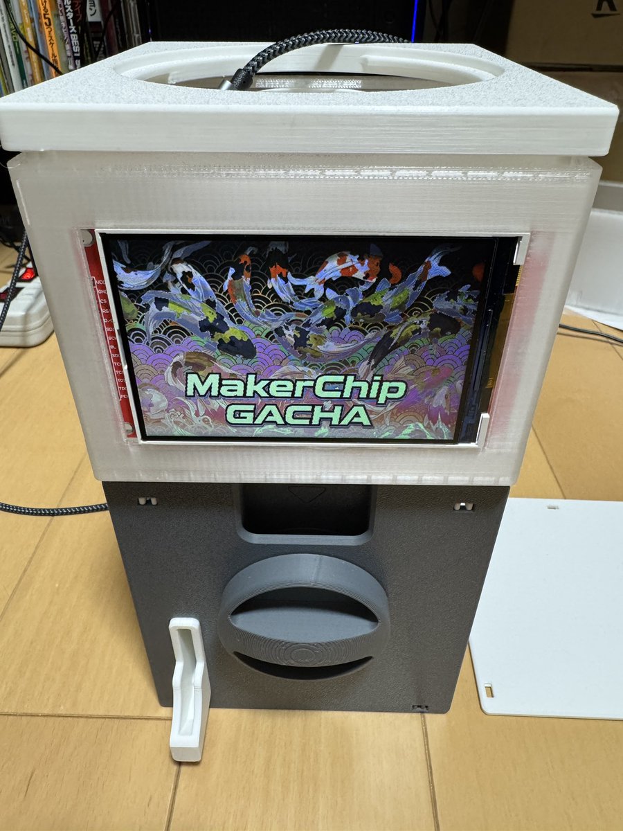 hidezosun's tweet image. KURIOさん@CD8pjc のメーカーチップガチャ改造した。
4インチの液晶を付けました。
ただ画像を表示してるだけなので、ガチャを回したら画面が切り替わるようにしたいなぁ。