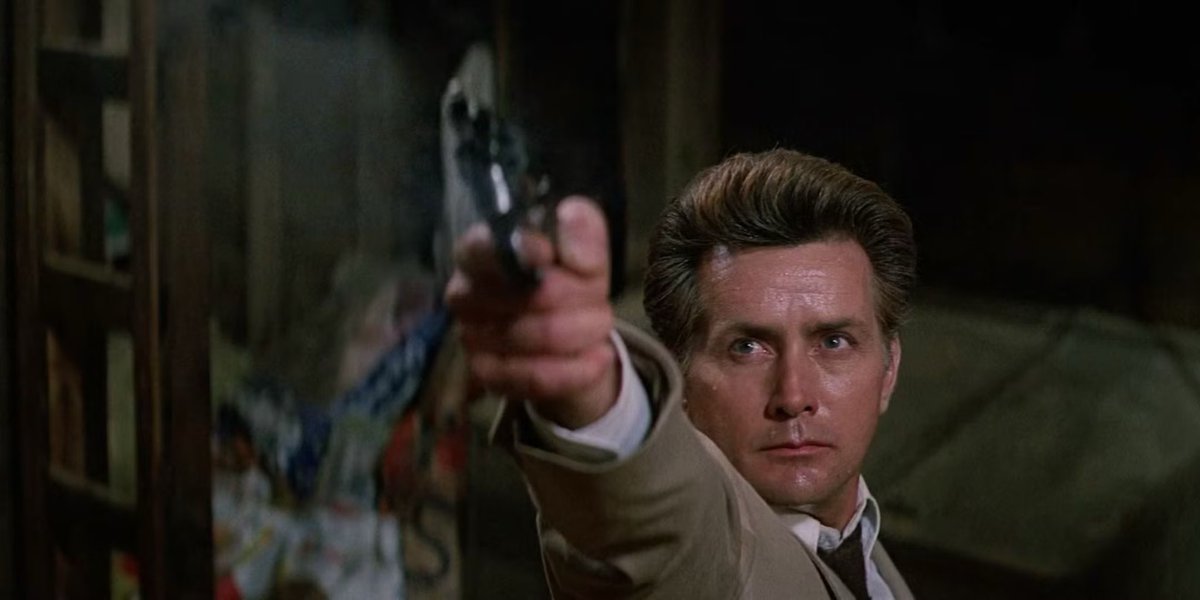 SelectWomanTaft's tweet image. Mark Lester directed Firestarter (1984) like a TV-movie: point A to point B. No flair.
Film needed someone with style, e.g. Michael Mann.
Look at how Kubrick, Cronenberg & Carpenter elevated King’s stories.
The role of the kid needed a girl like Tatum O’Neal in Paper Moon.
😕🔥