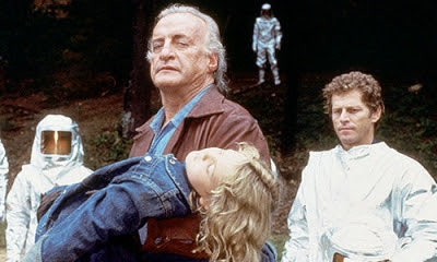 SelectWomanTaft's tweet image. Mark Lester directed Firestarter (1984) like a TV-movie: point A to point B. No flair.
Film needed someone with style, e.g. Michael Mann.
Look at how Kubrick, Cronenberg & Carpenter elevated King’s stories.
The role of the kid needed a girl like Tatum O’Neal in Paper Moon.
😕🔥