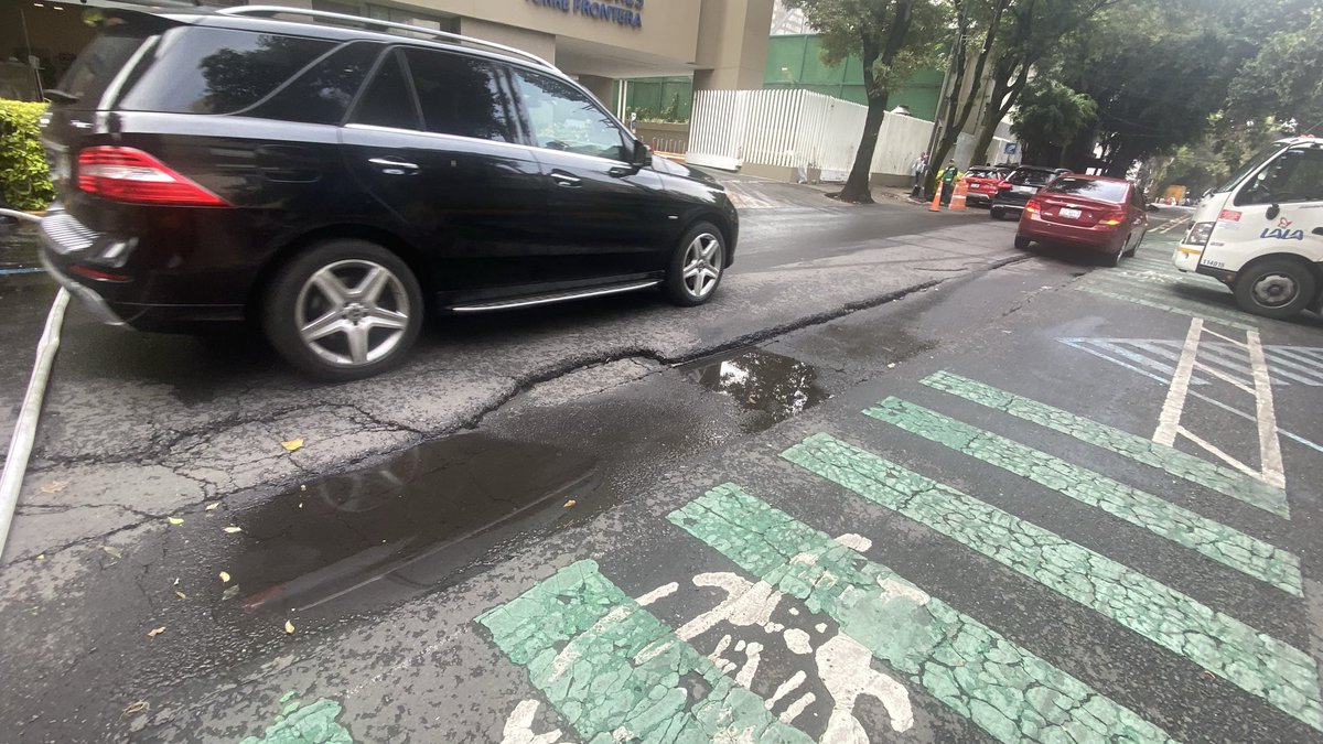 Roma Norte (@romanorte3) on Twitter photo <a href="/AlessandraRdlv/">Alessandra Rojo de la Vega</a> <a href="/pcacuauhtemoc/">Primer Contacto Alcaldía Cuauhtémoc</a> Frontera entre Durango y Colima <a href="/LaRomaDF/">Colonia Roma 🚲</a> junto al ciclocarril frente al hospital, pone en peligro al ciclista <a href="/AlessandraRdlv/">Alessandra Rojo de la Vega</a> <a href="/pcacuauhtemoc/">Primer Contacto Alcaldía Cuauhtémoc</a> Frontera entre Durango y Colima <a href="/LaRomaDF/">Colonia Roma 🚲</a> junto al ciclocarril frente al hospital, pone en peligro al ciclista