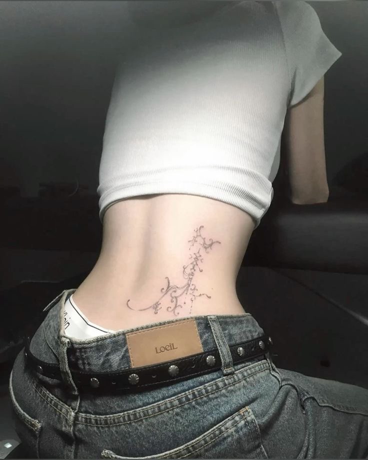 Anniixxx_'s tweet photo. Au yoonmin

Jimin es tatuador, ama el arte con todo su alma o donde Yoongi, un famoso idol, llega con la espalda cargada de tinta y decepciones, cada intento de arreglo solo lo marcó peor y sin muchas ganas, le da una oportunidad al “simple” tatuador https://t.co/XsSP3RcBZv