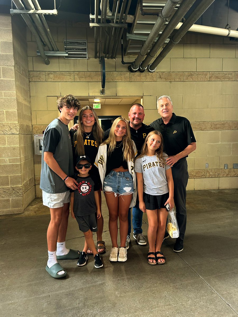 TerryGoLong's tweet image. So thankful to see my good friend @gbrowniepoints tonight at PNC Park.  The guy is not only the best in the business, but he’s an even better person.  Took time out to visit with us pregame and meet the kids.  Great seeing you Greg! #LetsGoBucs