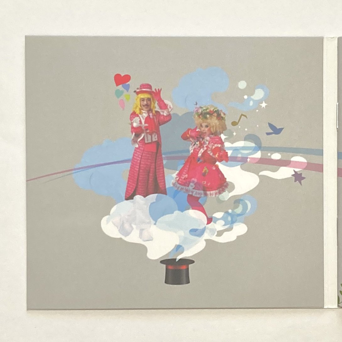 06ma9's tweet image. CD完成💿
裏ジャケットも盤面も歌詞カードも、まるでヨーロッパの絵本のようにかわいらしく仕上がりましたー!!!
8/8発売『レ・ロマジックアワー』
アートワーク:堀内肇(プラス・グラフィックス)
#レロマジックアワー
