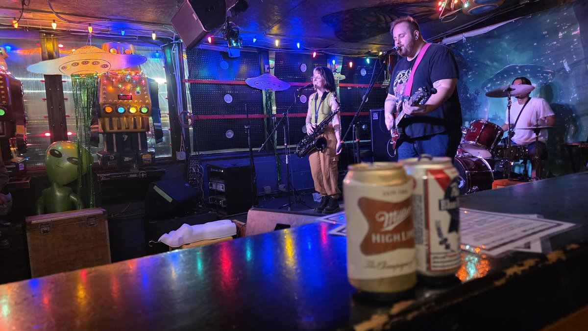 Attended a local bar show tonight in Columbia. Its so sick to hear current bands playing the same sounds that got me through some of the darkest years of my life. 2025, the kids are indeed alright.