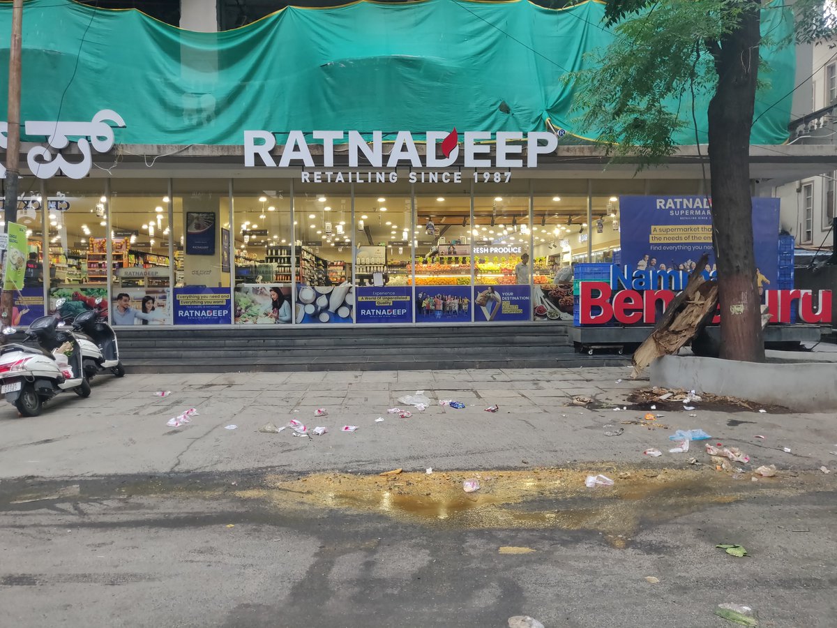 AmirNagri's tweet image. . @BBMPofficial the kitchen waste is daily disposed off on the road on the 12th main Indiranagar by the restaurants above this building. It is disgusting to go for grocery shopping in the morning at the market below. Kindly take strict action.