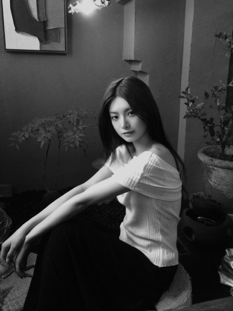 Manoeskript's tweet image. ️️ ️️ 

️️ ️️ 

LATISHA, 2004.
Kaya raya, kamu?

️️ ️️ 

️️